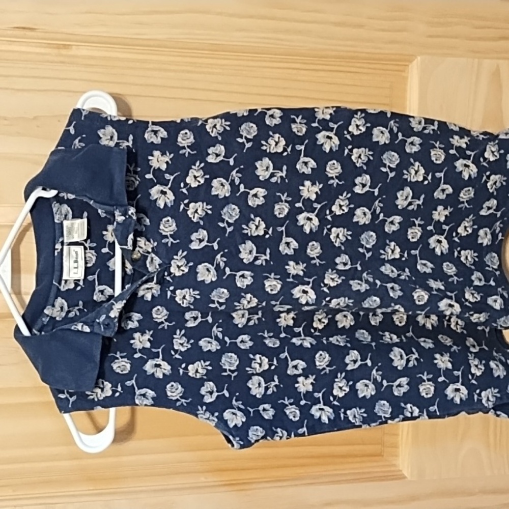 Sleeveless polo shirt